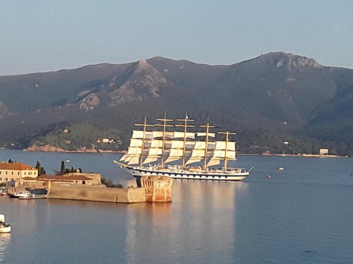 B & B La Terrazza Sul Mare Portoferraio Bagian luar foto